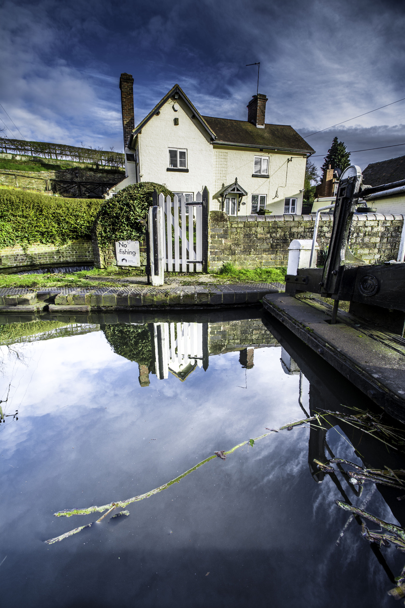 Nikon D5200 + Tamron SP AF 10-24mm F3.5-4.5 Di II LD Aspherical (IF) sample photo. Lock keepers cottage photography