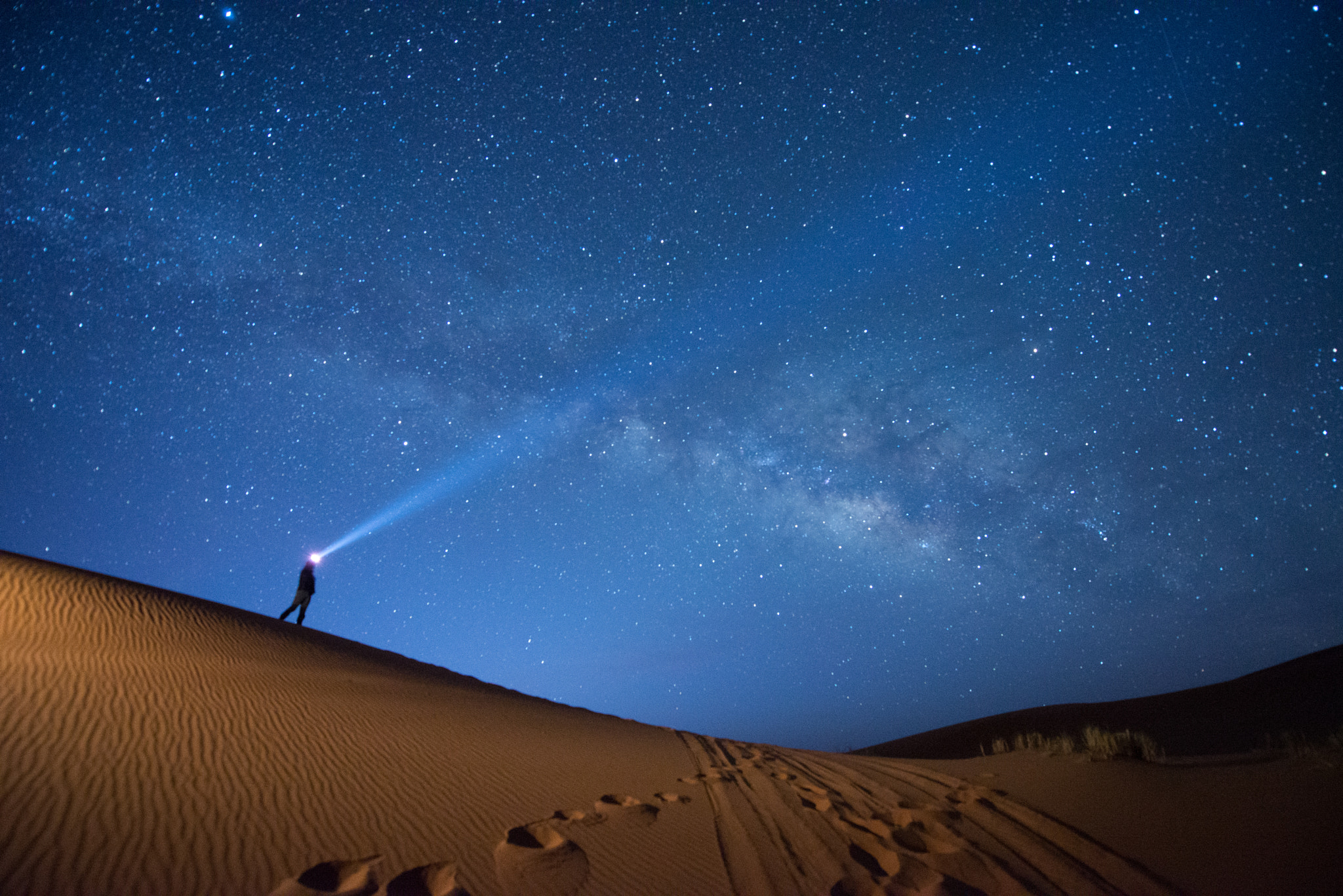 Nikon AF-S Nikkor 14-24mm F2.8G ED sample photo. Blue light photography