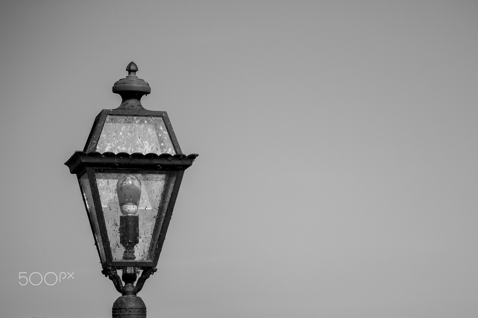 Canon EF-S 55-250mm F4-5.6 IS STM sample photo. Streetlamp photography