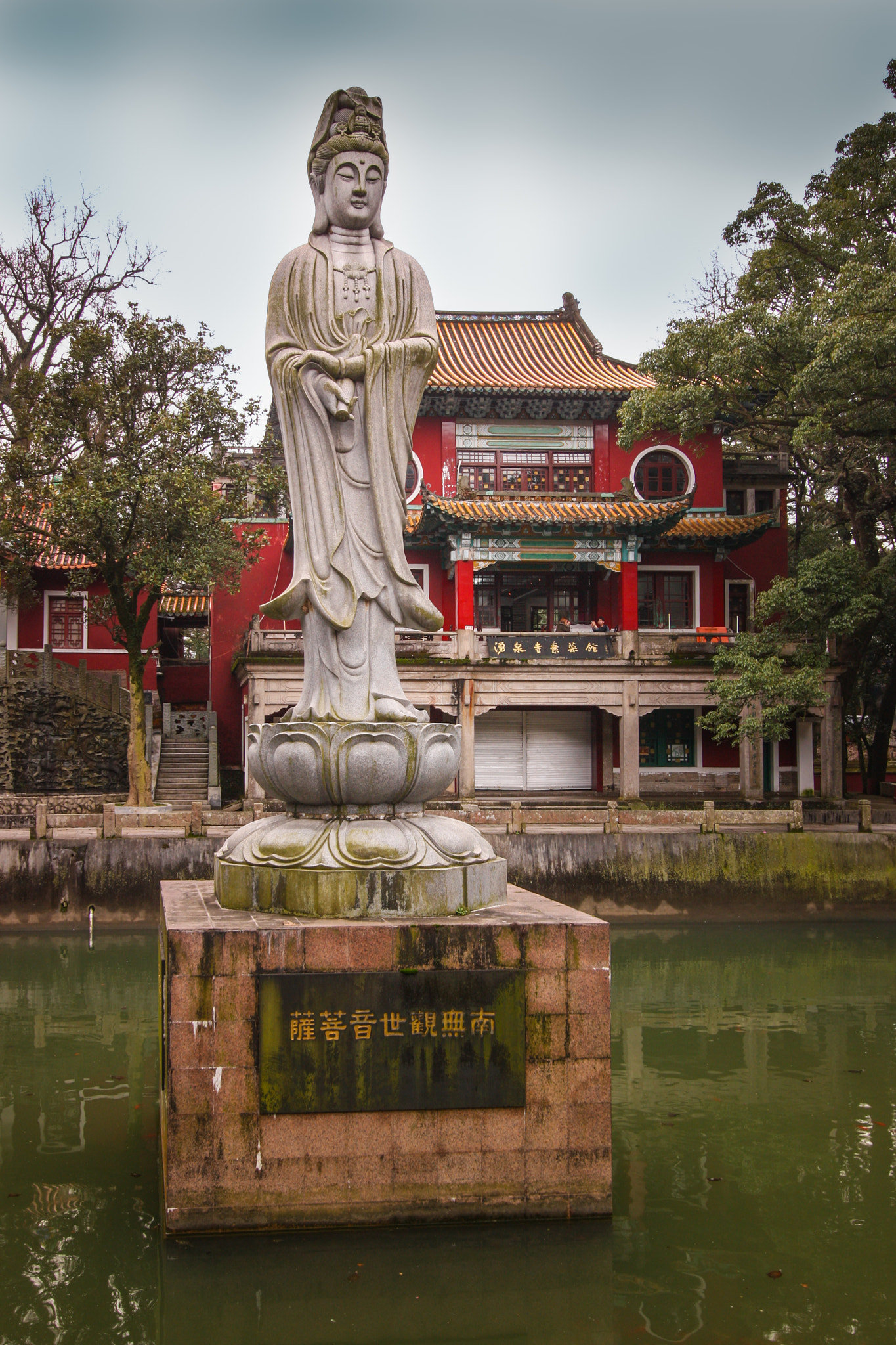 Canon EOS 450D (EOS Rebel XSi / EOS Kiss X2) sample photo. Namaskar the guanyin bodhisattva. photography
