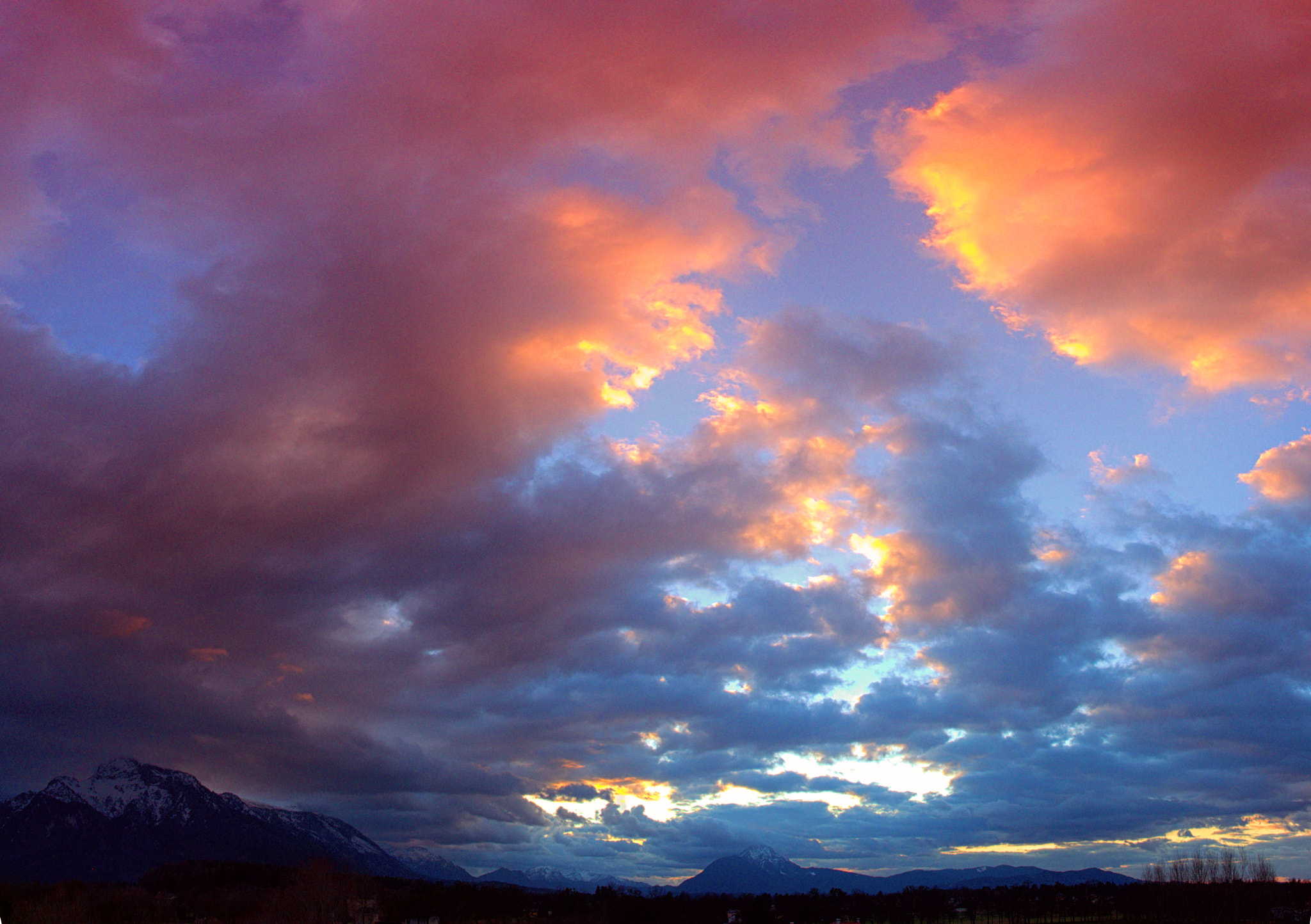 Olympus M.Zuiko Digital ED 12-40mm F2.8 Pro sample photo. Fire on clouds photography
