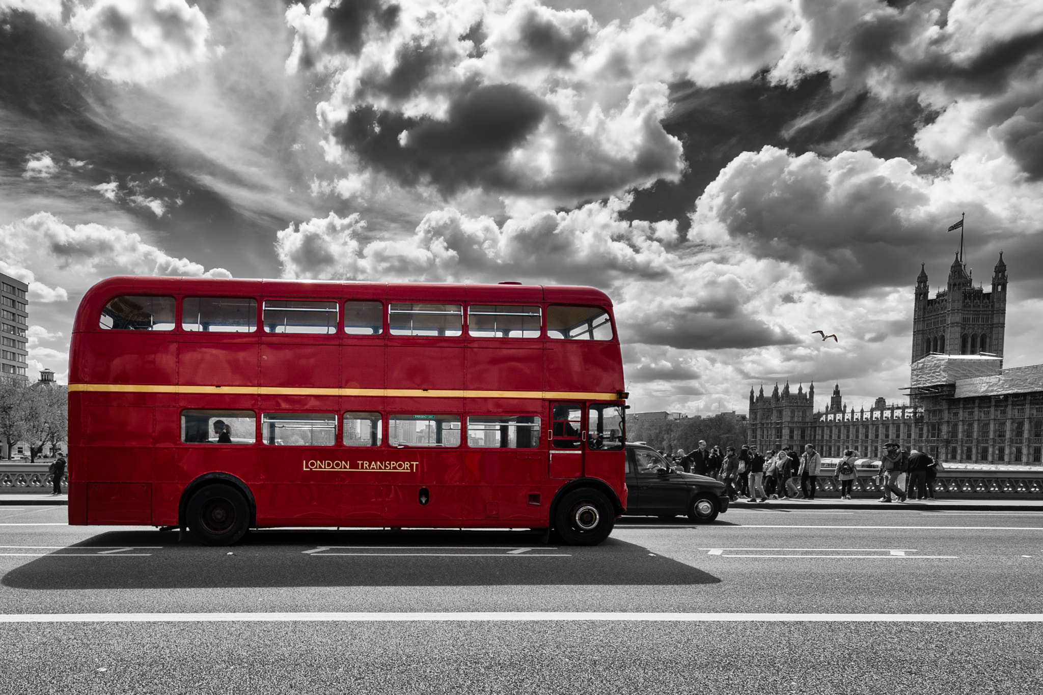 Canon EF 11-24mm F4L USM sample photo. London transport photography