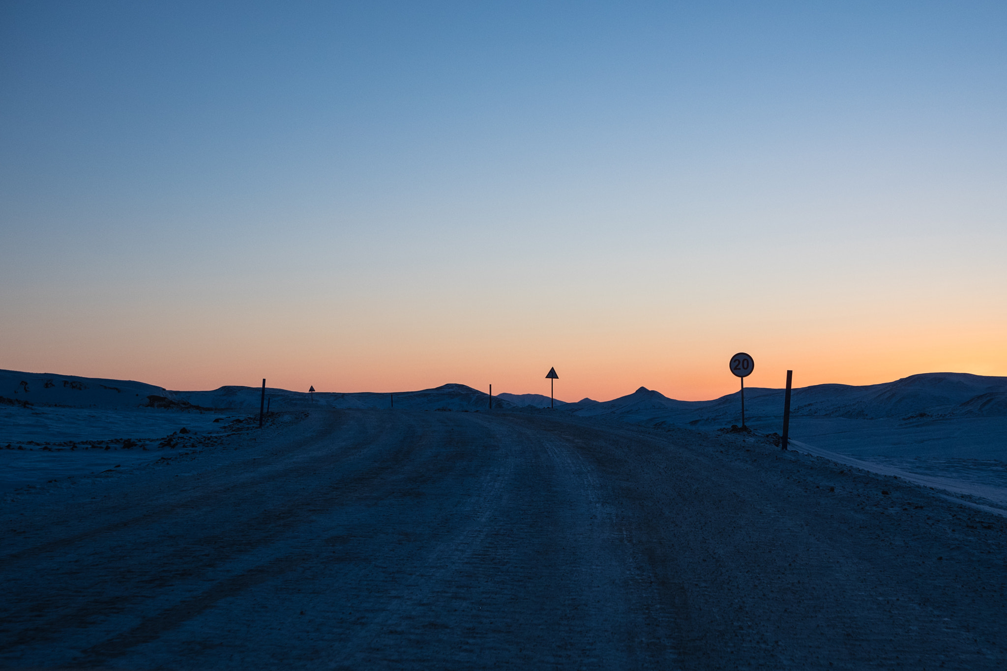 Fujifilm X-T10 + Fujifilm XF 27mm F2.8 sample photo. Road silhouette photography