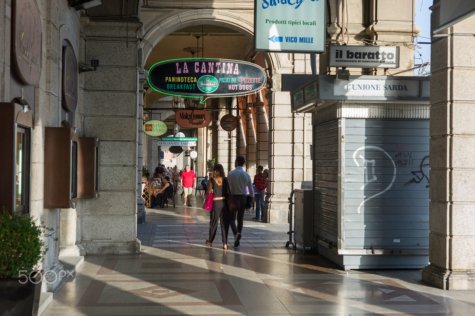 Leica M9 + Summicron-M 50mm f/2 (IV, V) sample photo. La cantina photography