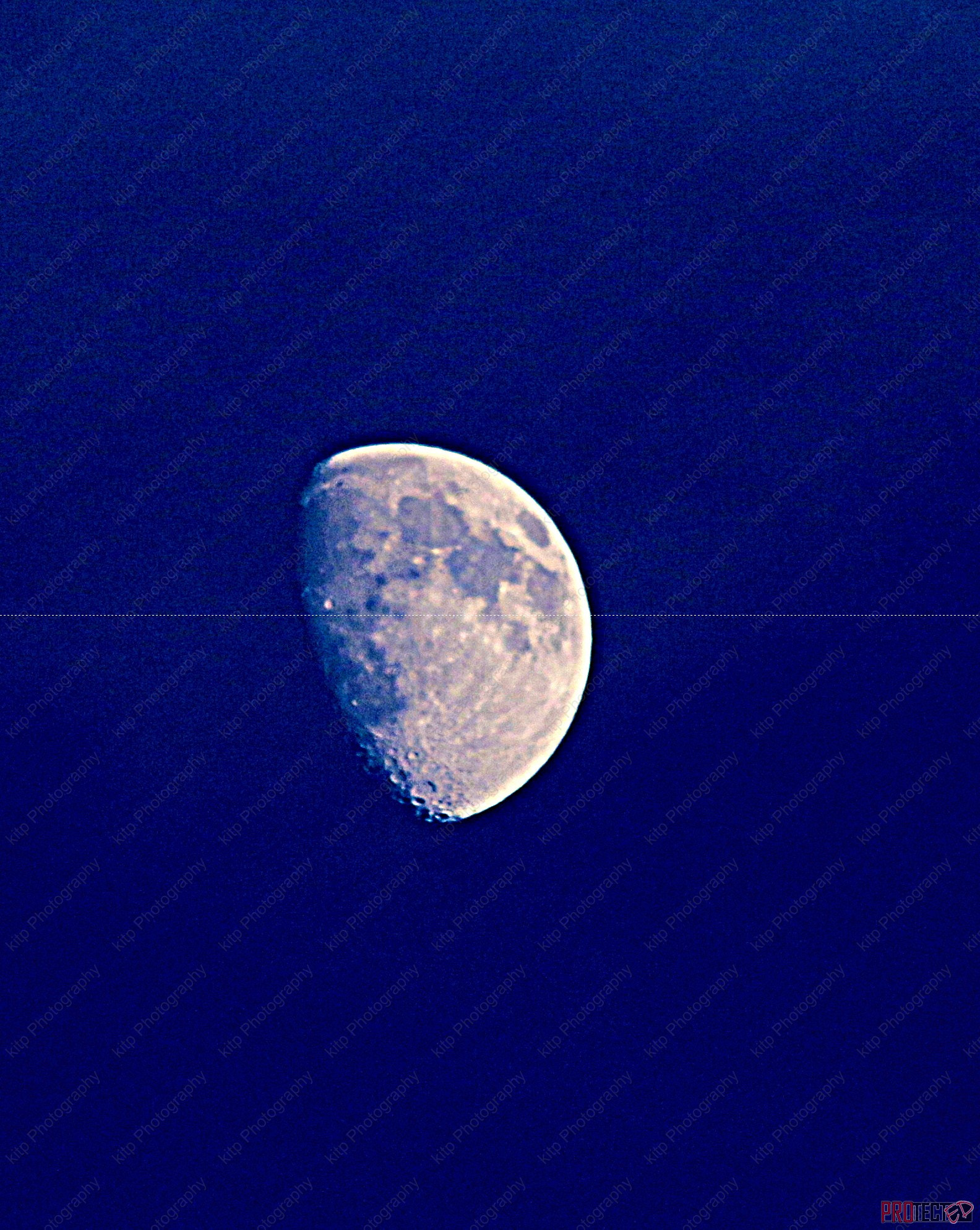 Canon EOS 7D Mark II + Canon EF 70-300mm F4-5.6 IS USM sample photo. Blue sky moon photography