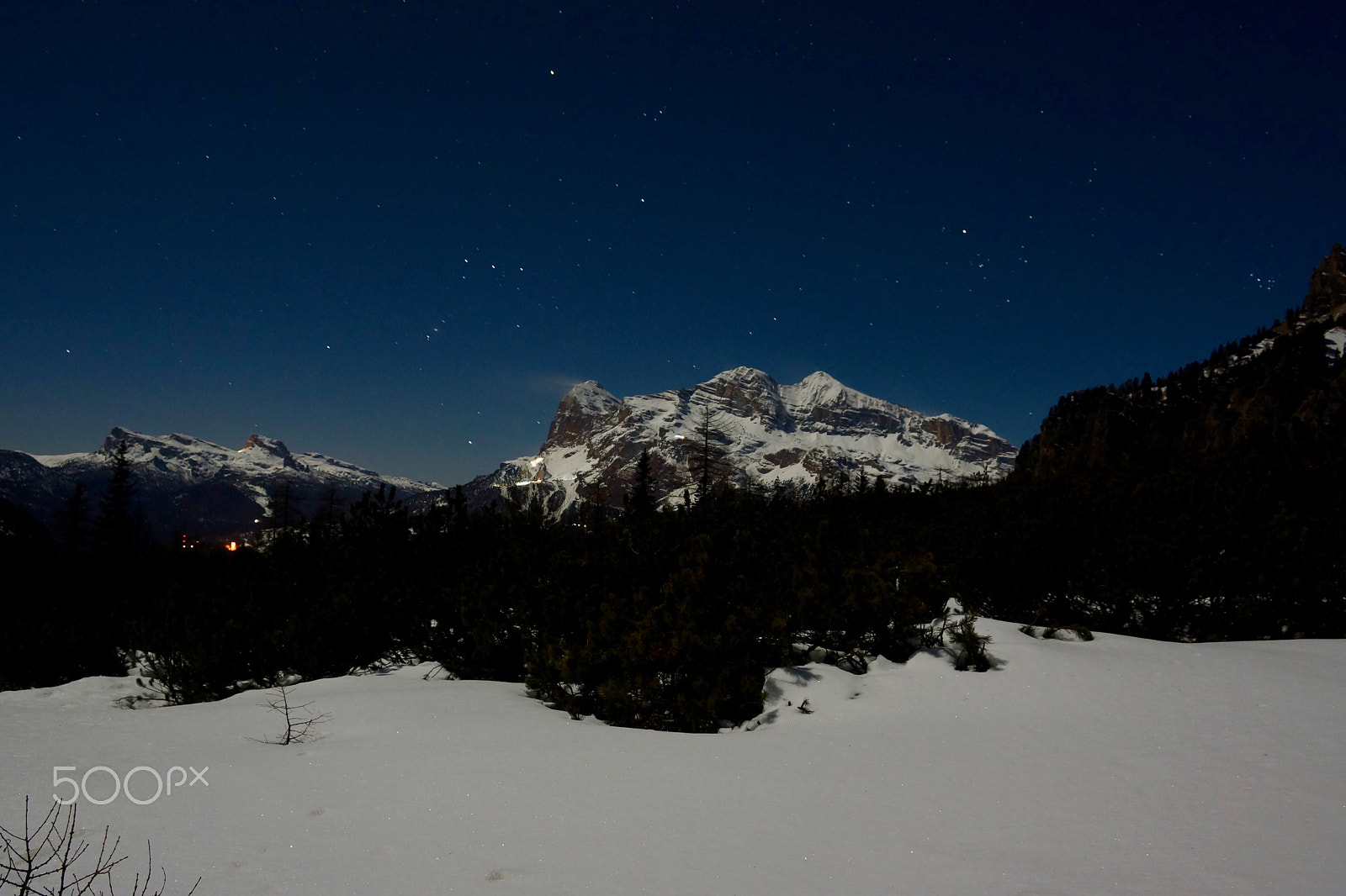 Sony E 18-200mm F3.5-6.3 OSS sample photo. Tofane by night photography