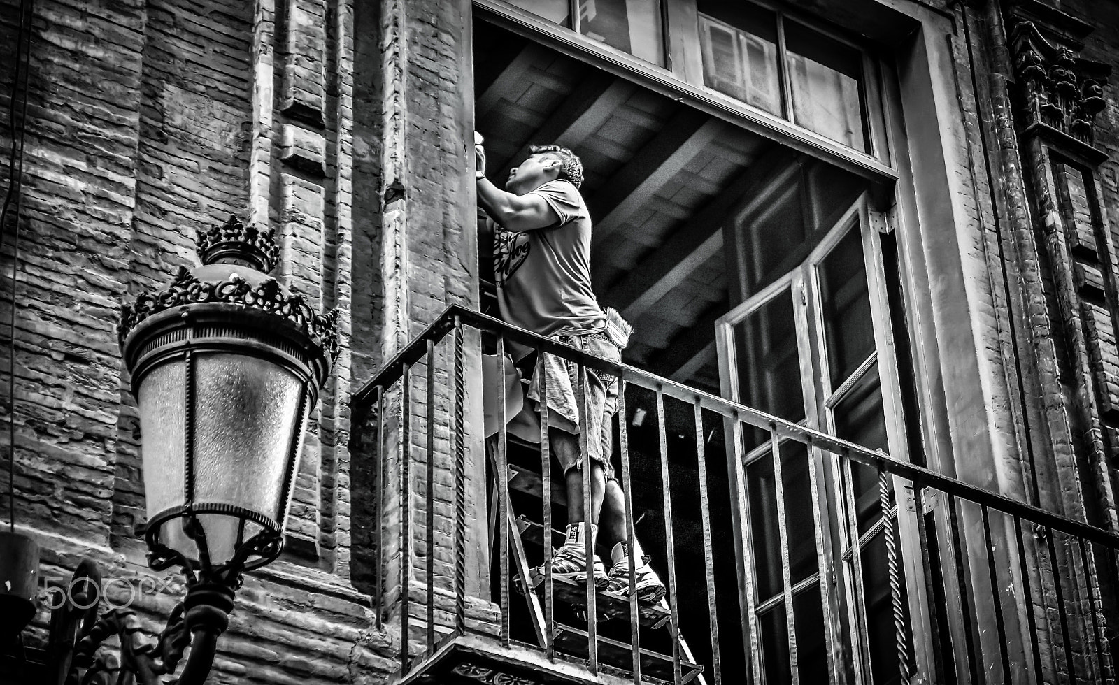 Sony a6000 + Sony E 18-55mm F3.5-5.6 OSS sample photo. The window cleaner photography