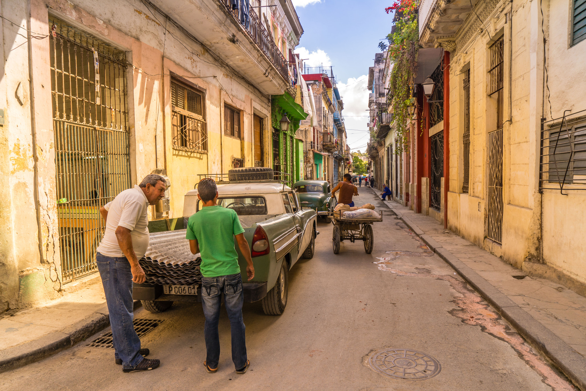 Sony a7R + Sony Vario Tessar T* FE 24-70mm F4 ZA OSS sample photo. Life in havana photography