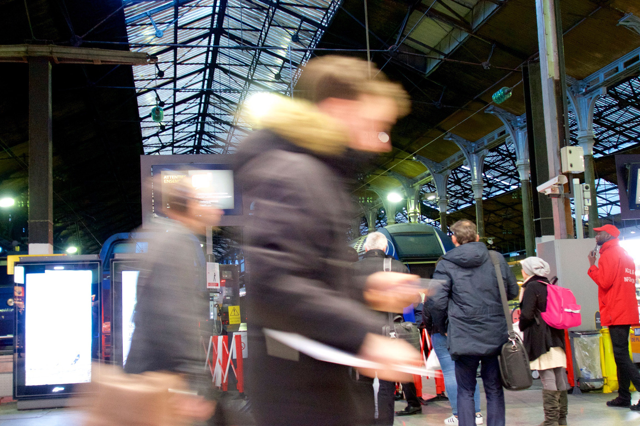 Sony Cyber-shot DSC-RX100 II + Sony 28-100mm F1.8-4.9 sample photo. Gare saint-lazare paris photography