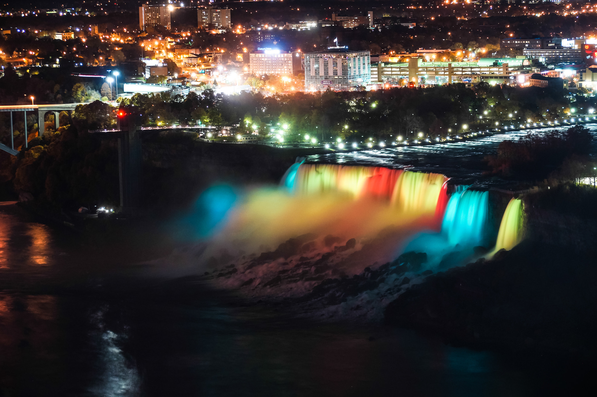 Sony DT 18-135mm F3.5-5.6 SAM sample photo. Niagara at night photography