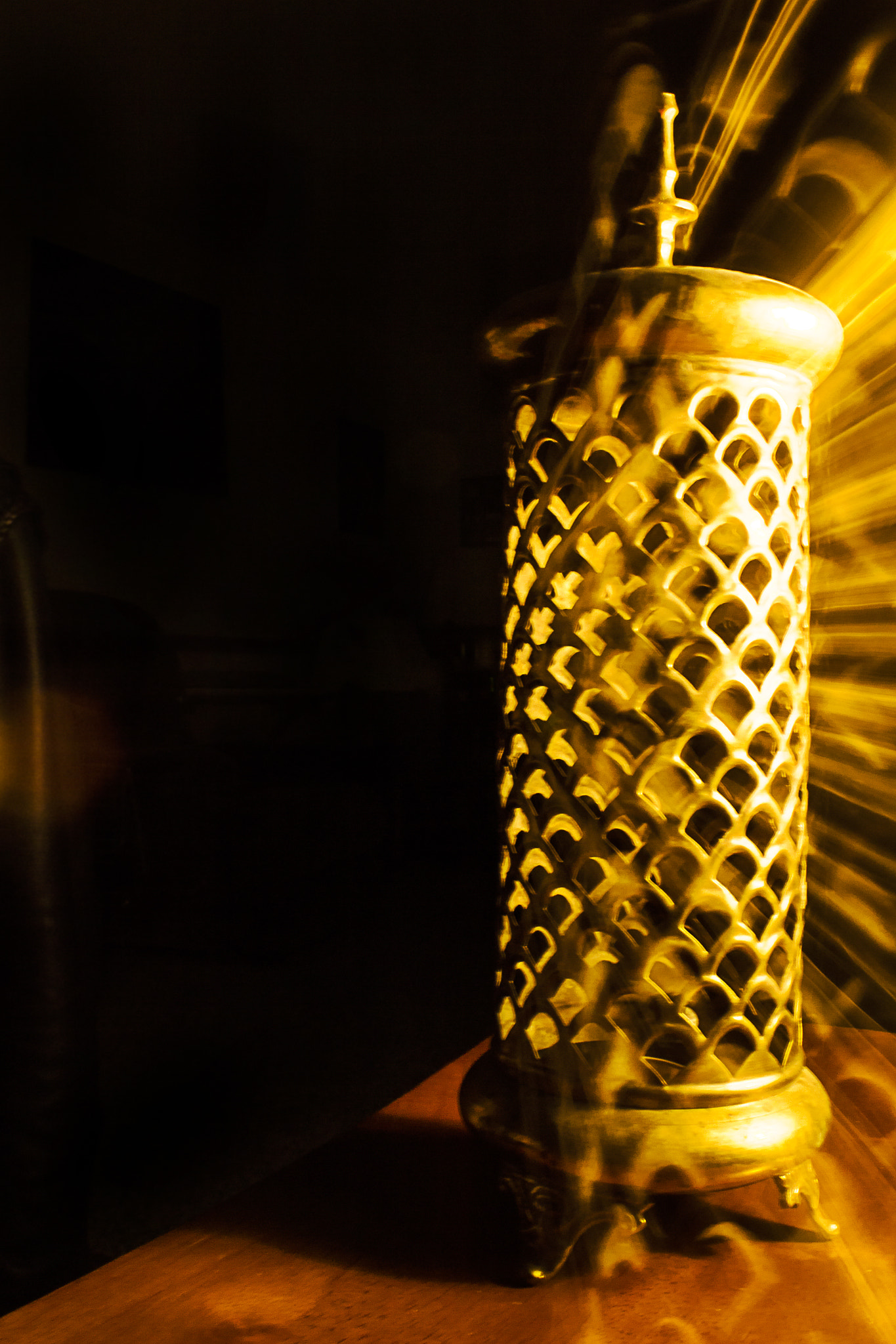 Canon EOS 650D (EOS Rebel T4i / EOS Kiss X6i) sample photo. The glow of an invisible candle photography