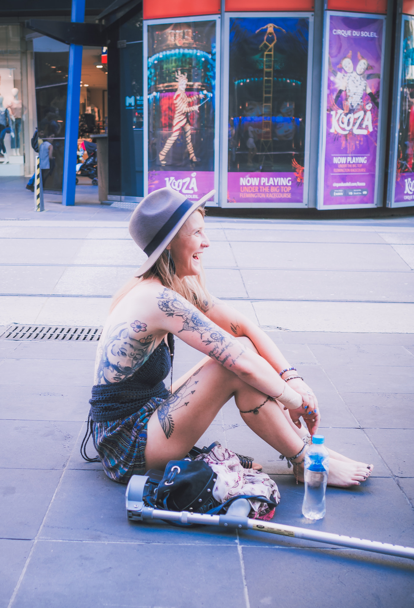 Olympus OM-D E-M5 + Sigma 19mm F2.8 EX DN sample photo. Girl watching a band of buskers photography