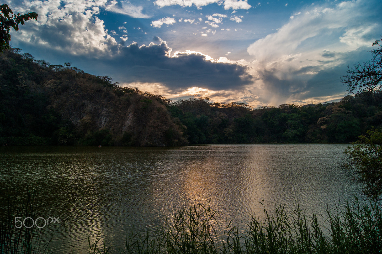 Sony Alpha DSLR-A380 + Sony DT 18-55mm F3.5-5.6 SAM sample photo. "la maria" lagoon at sunset photography