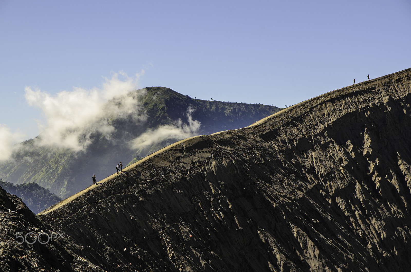 Nikon D7000 + Sigma 17-70mm F2.8-4 DC Macro OS HSM | C sample photo. Top hill valcano photography