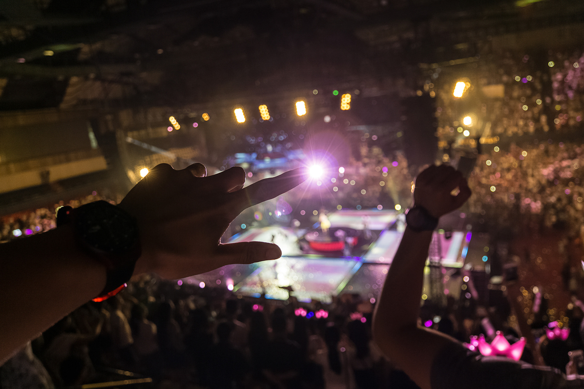 Sony E 18-200mm F3.5-6.3 OSS sample photo. Concert photography