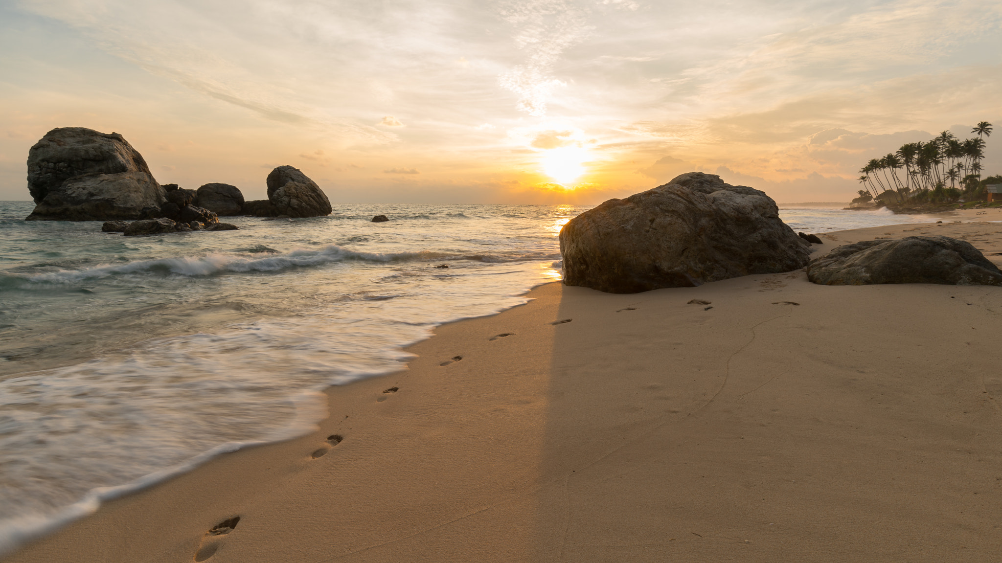 Canon EF 16-35mm F4L IS USM sample photo. Leave nothing but footprints photography