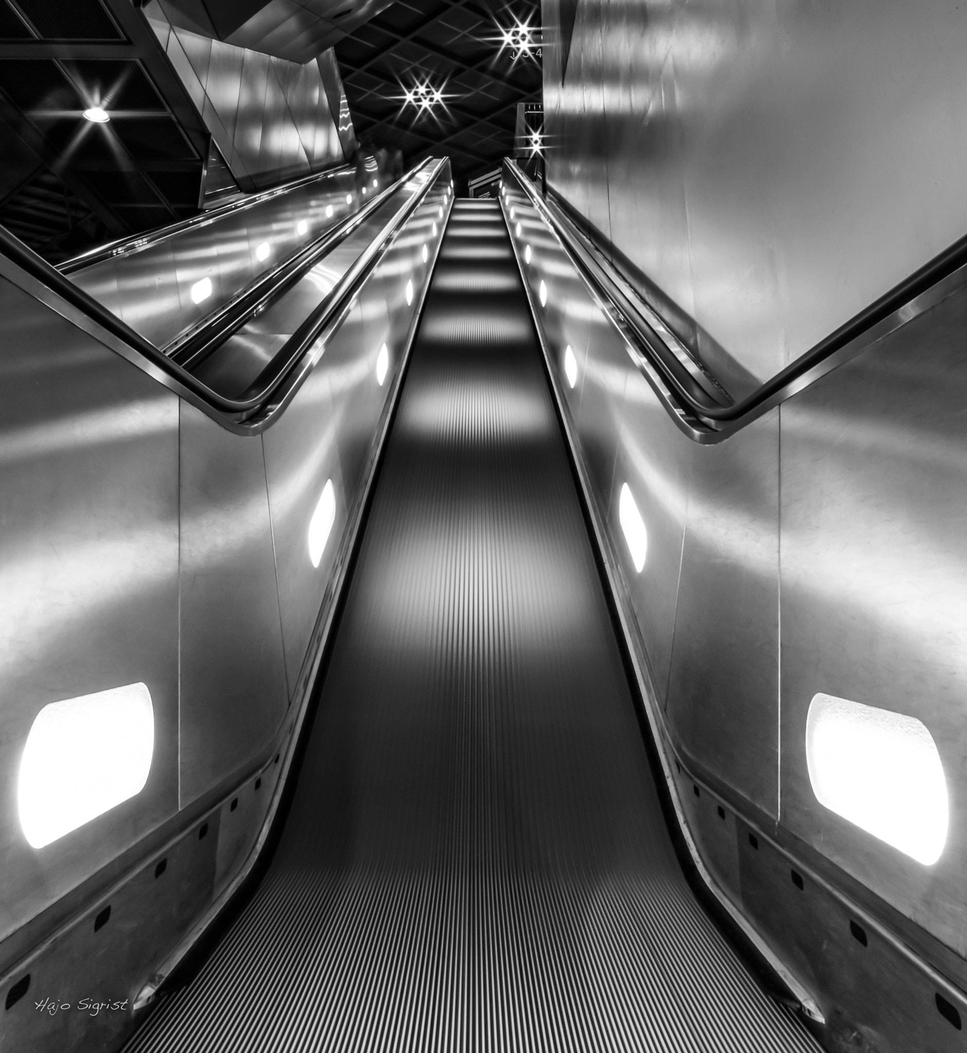Sigma 10-20mm F4-5.6 EX DC HSM sample photo. Runway photography
