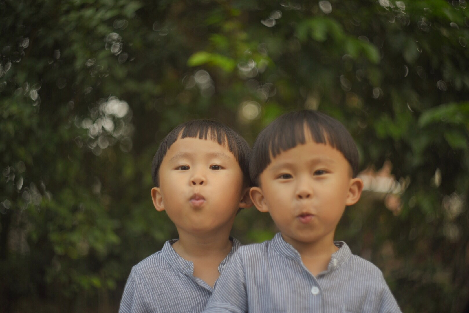 Nikon D750 + AF Nikkor 50mm f/1.8 sample photo. Twins photography