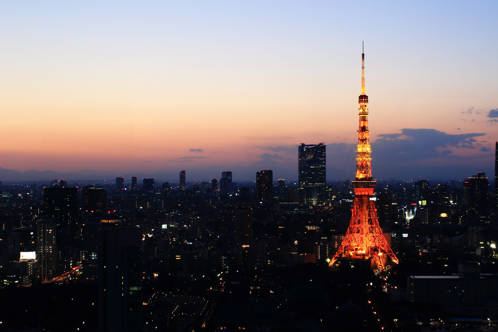 Canon EOS 600D (Rebel EOS T3i / EOS Kiss X5) sample photo. Night view of hamamatsucho photography