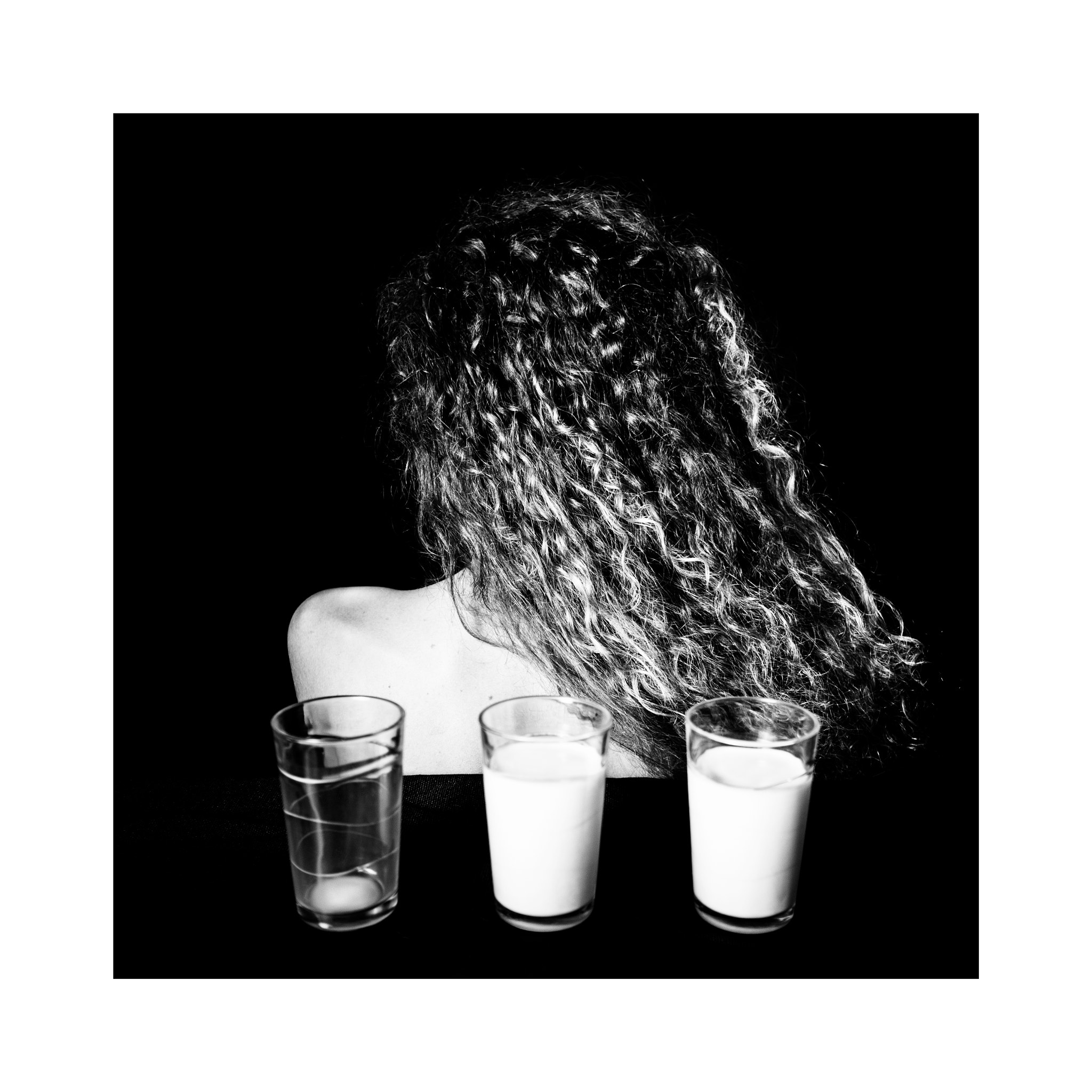 Olympus PEN-F sample photo. "woman back with milk" photography