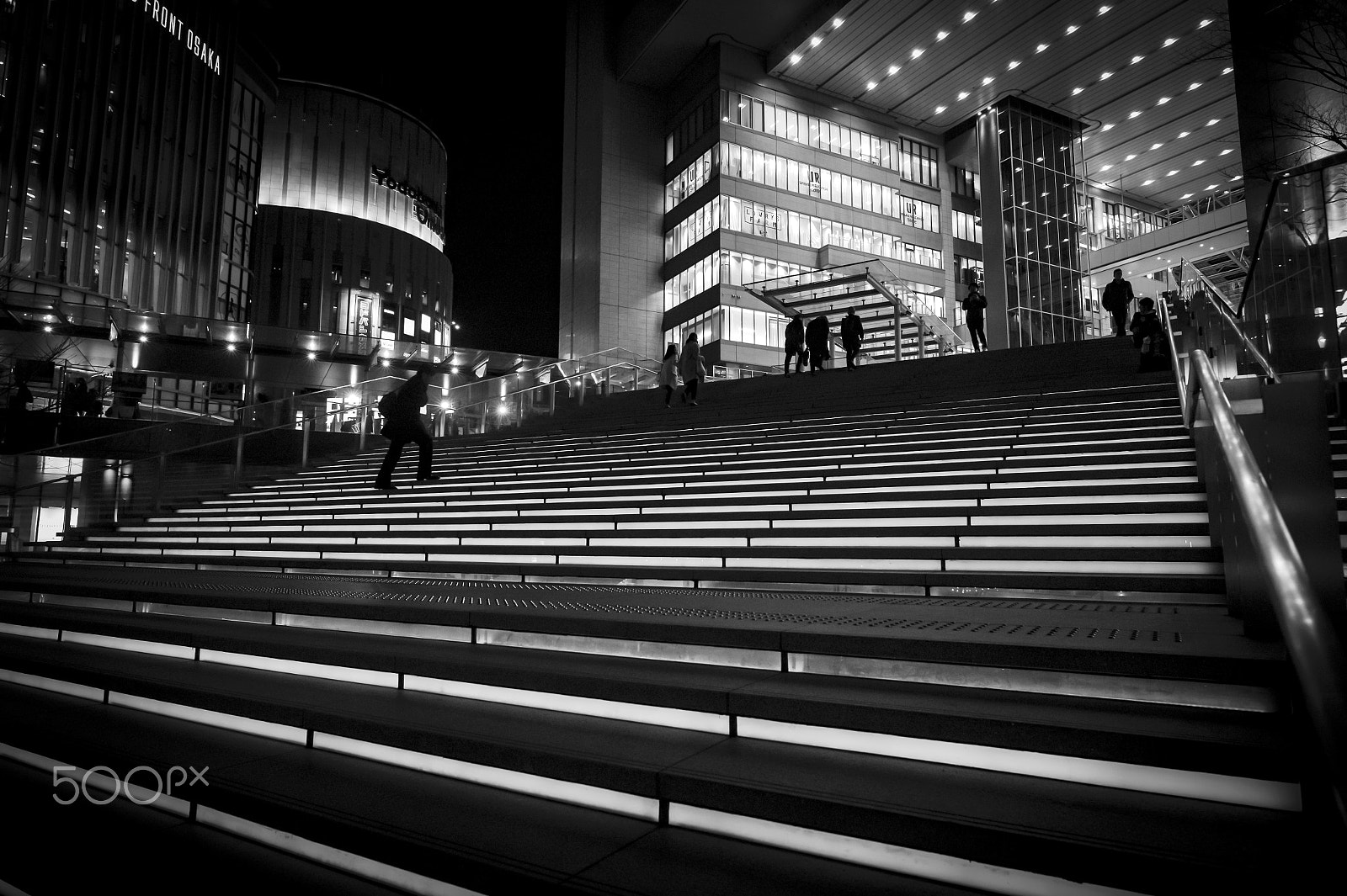 Leica Super-Elmar-M 21mm F3.4 ASPH sample photo. Urban night snap photography