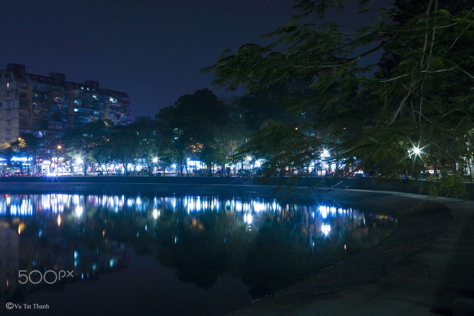 Canon EOS 5D + Canon EF 24-70mm F2.8L USM sample photo. Winter night photography