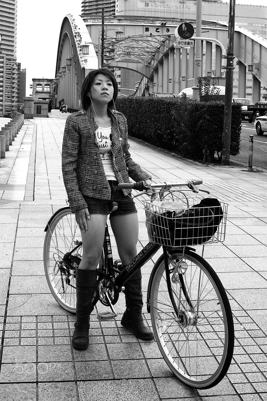 Canon EOS 40D sample photo. Standing on a bicycle photography