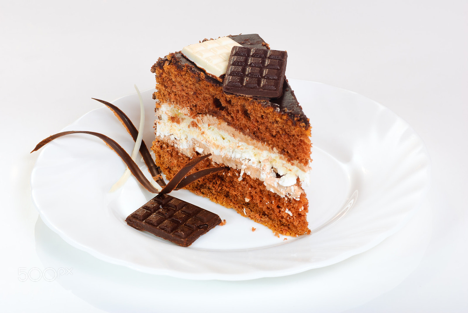 Nikon AF-S Micro-Nikkor 105mm F2.8G IF-ED VR sample photo. The cake on the plate photography