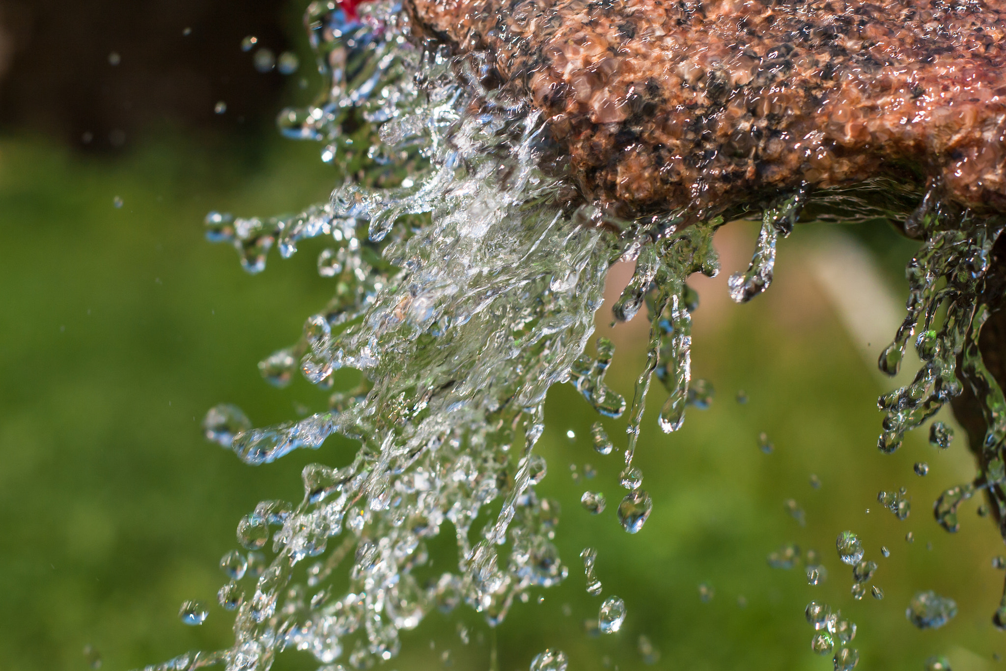 Canon EOS 30D sample photo. Water dripping from a piece of red granite photography