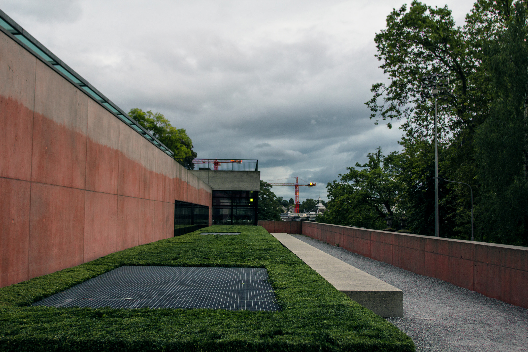 Canon EOS 600D (Rebel EOS T3i / EOS Kiss X5) + Canon EF 17-35mm f/2.8L sample photo. Vanishing point photography