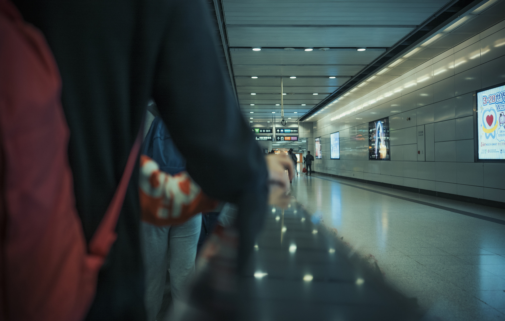 Sony a7S II + Sony Sonnar T* FE 35mm F2.8 ZA sample photo. Cental mtr escalator photography