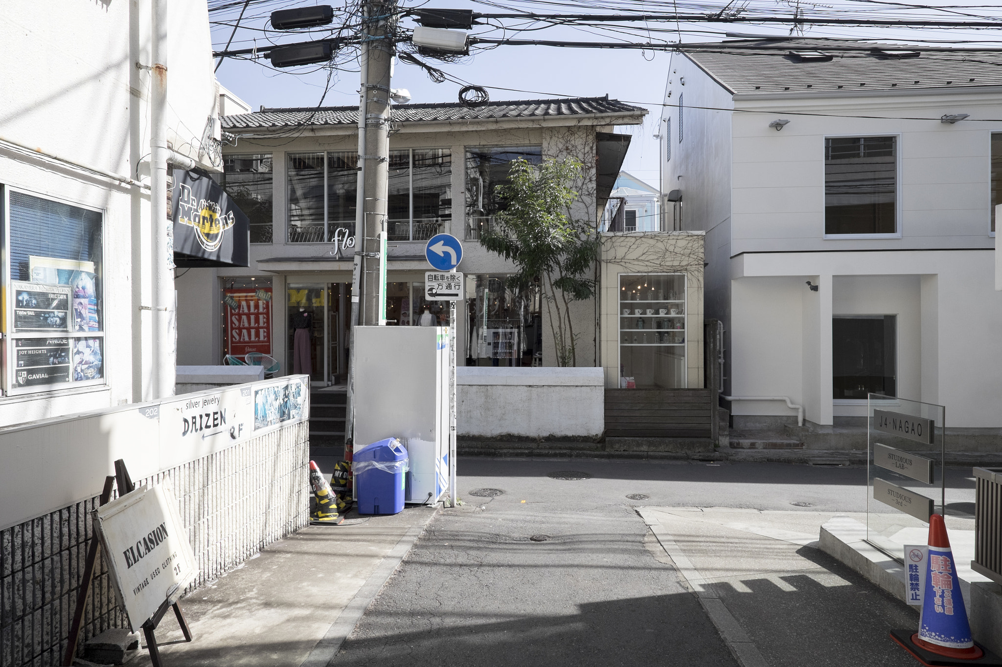 Fujifilm X-T1 + Fujifilm XF 14mm F2.8 R sample photo. Tokyo.渋谷区神宮前　原宿flower前 photography