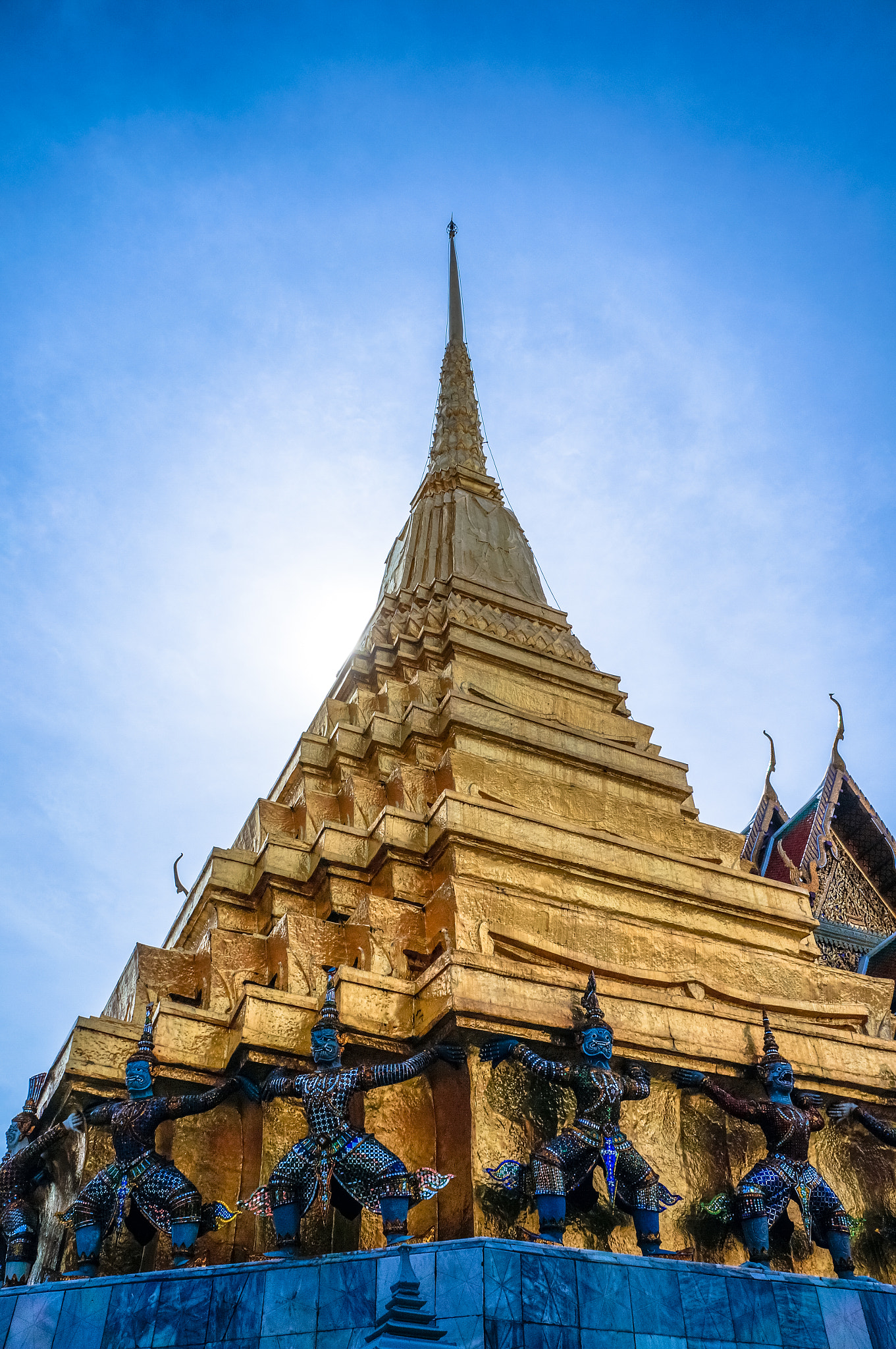 Tamron 18-200mm F3.5-6.3 Di III VC sample photo. King's palace bangkok photography