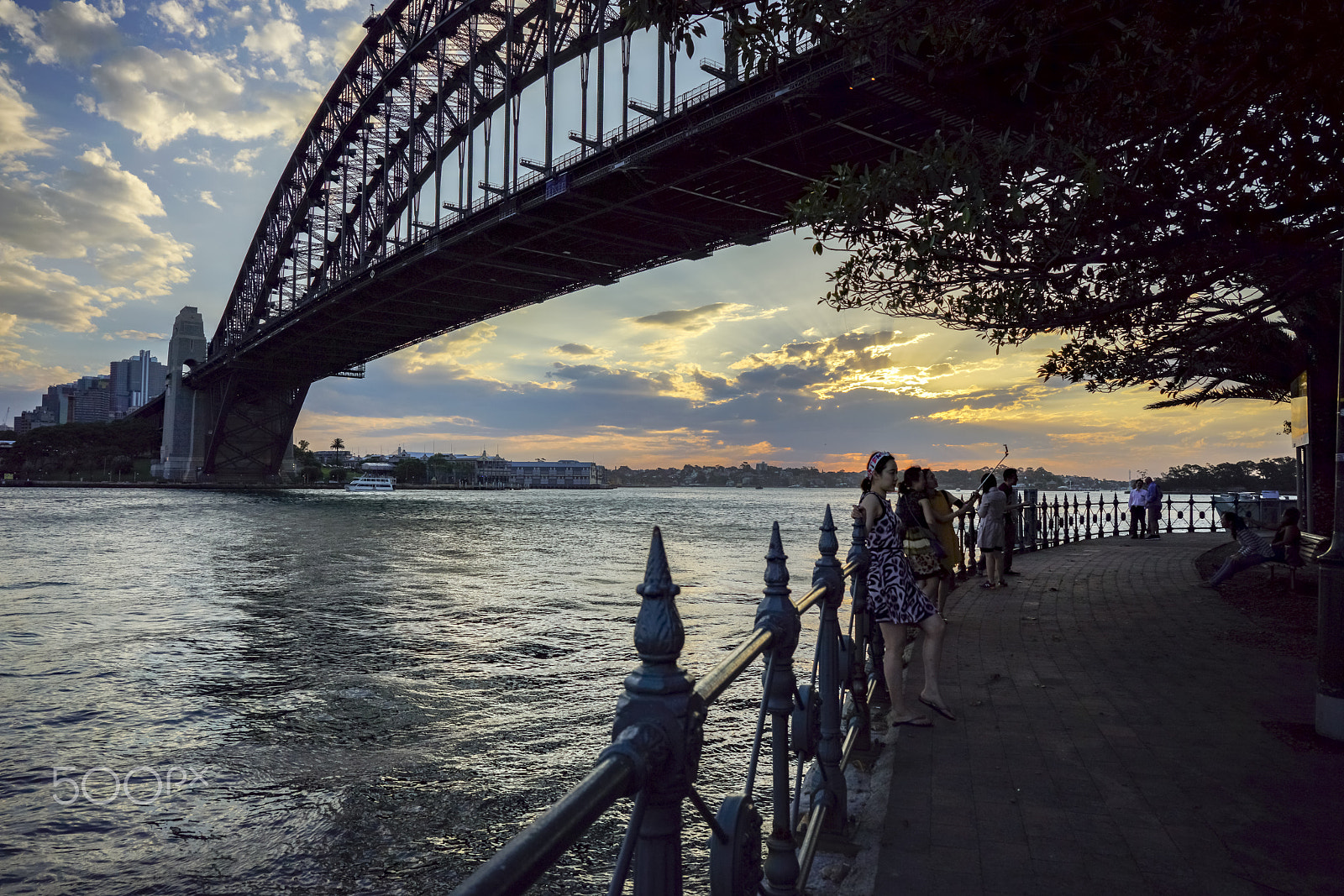 Sony a7R II + ZEISS Batis 25mm F2 sample photo. Sunset and tourists photography