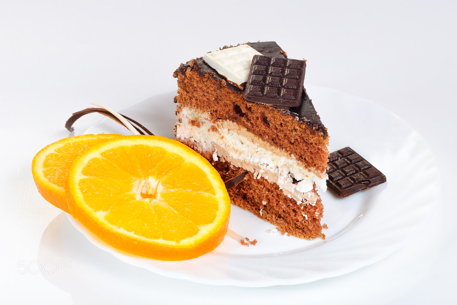 Nikon AF-S Micro-Nikkor 105mm F2.8G IF-ED VR sample photo. The cake on the plate photography