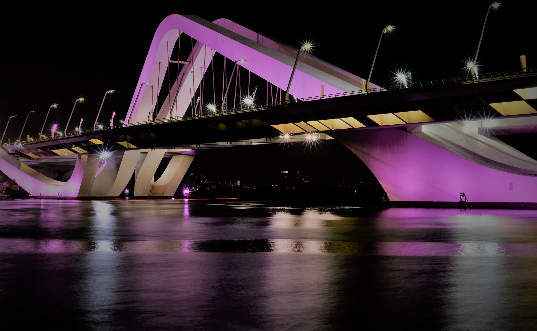 Nikon D7100 + AF Nikkor 35mm f/2 sample photo. Wavy bridge photography