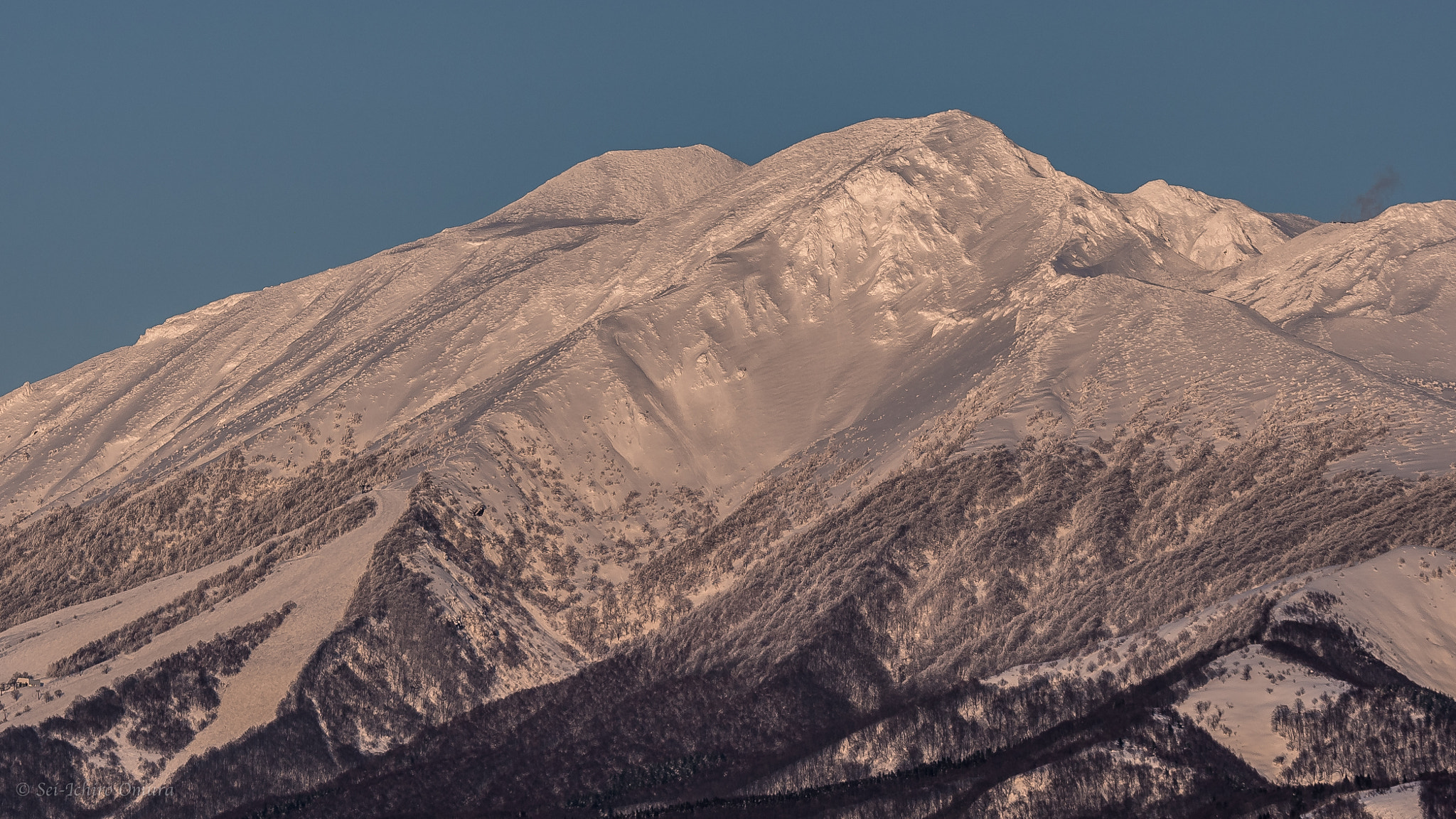 Panasonic Lumix DMC-GH4 + Olympus M.Zuiko Digital ED 40-150mm F2.8 Pro sample photo. Mt. akita-komagatake photography