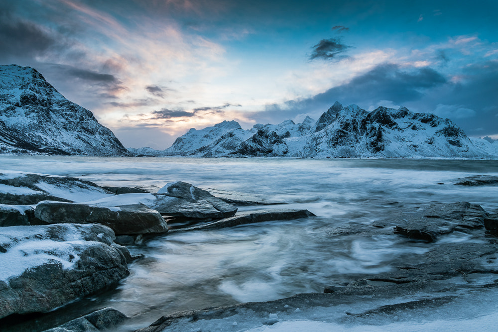 Fujifilm X-Pro2 + Fujifilm XF 10-24mm F4 R OIS sample photo. Lofoten beach with rocks photography