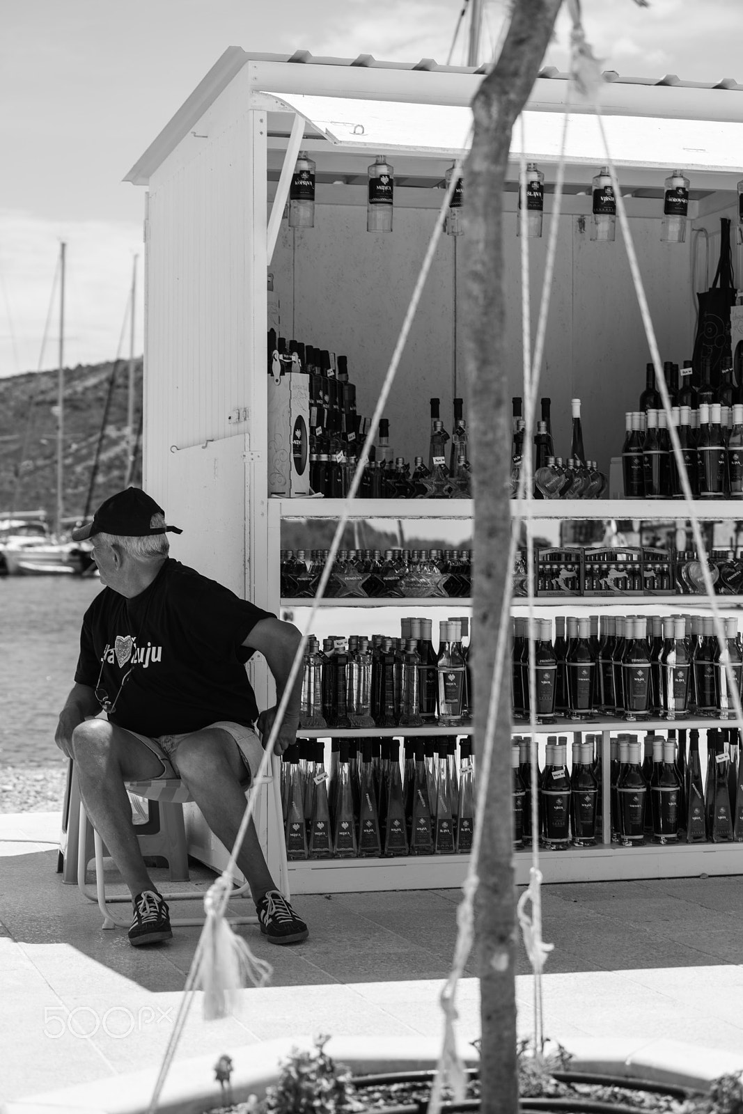 Sony a7R II + Sony FE 70-200mm F4 G OSS sample photo. The man in the chair. photography