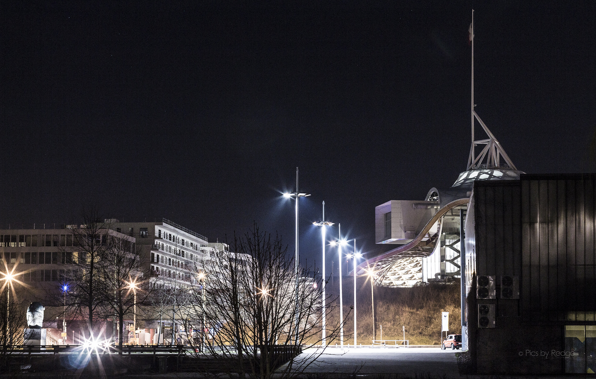 Canon EOS 700D (EOS Rebel T5i / EOS Kiss X7i) + Canon EF 50mm F1.4 USM sample photo. Centre pompidou ,metz photography