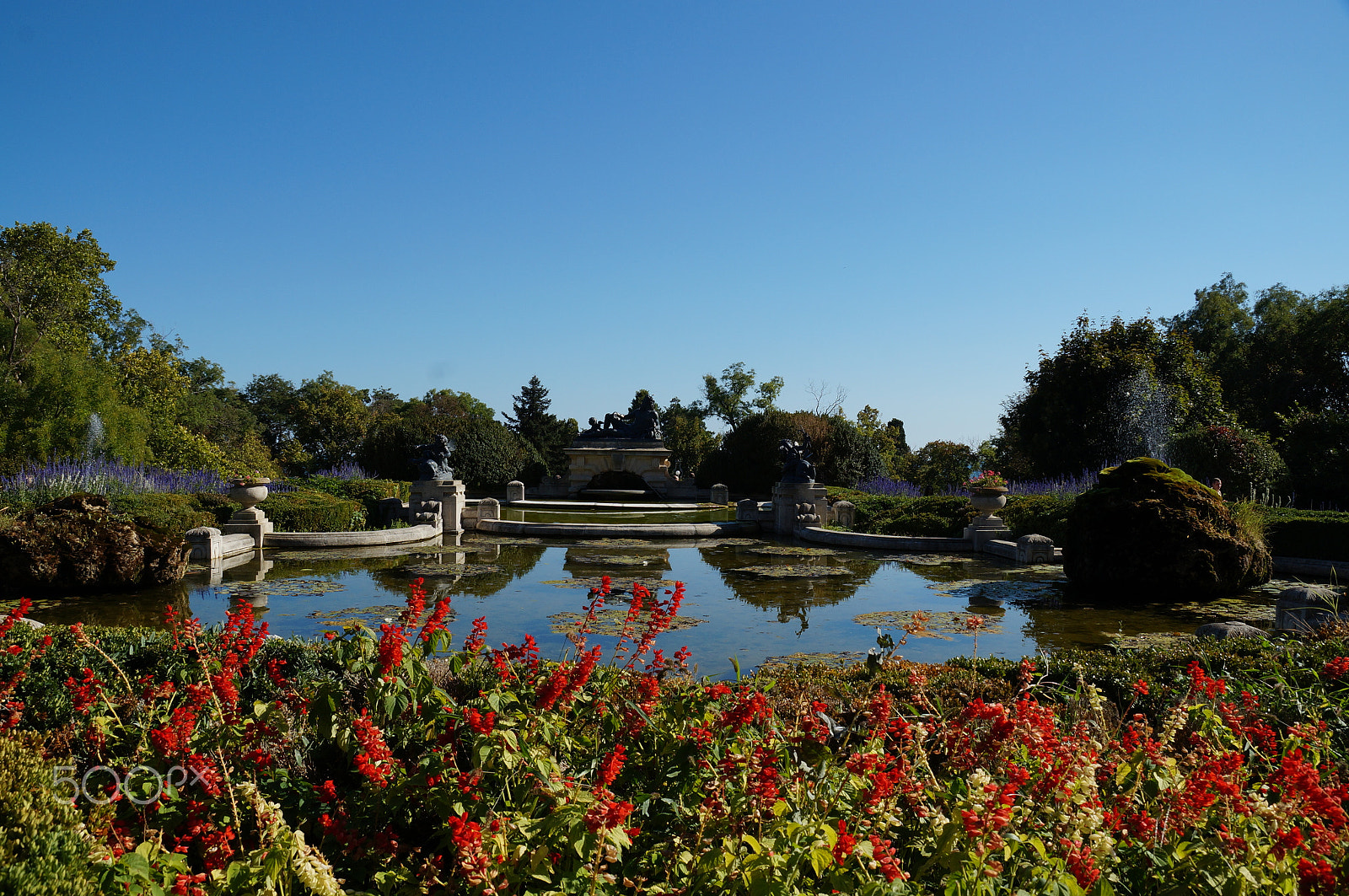 Sony DT 18-135mm F3.5-5.6 SAM sample photo. Lake garden photography