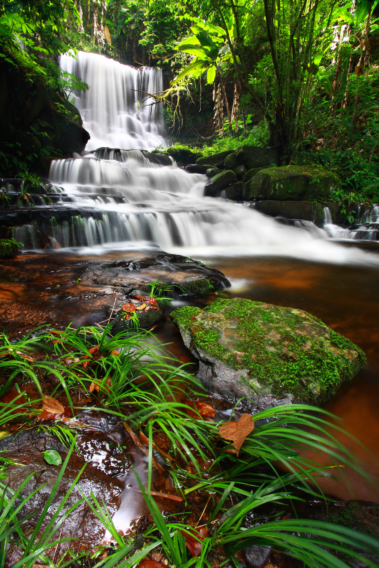 Canon EF-S 10-22mm F3.5-4.5 USM sample photo. Man daeng waterfall photography
