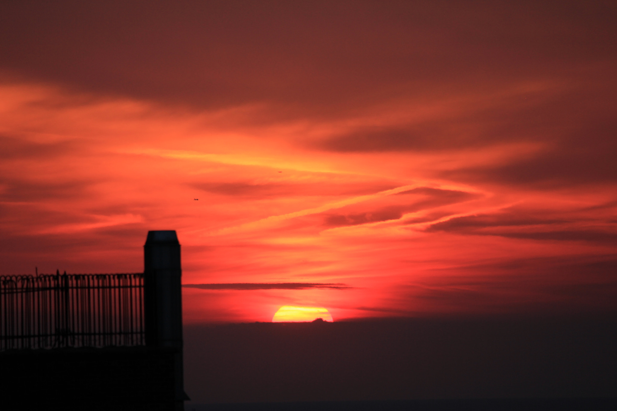 Canon EF-S 55-250mm F4-5.6 IS sample photo. Sunset over chicago photography