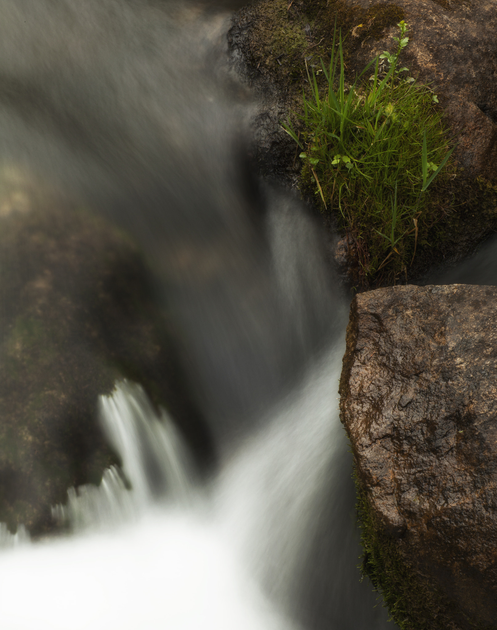 Canon EOS 5D Mark II + Tamron SP 70-300mm F4-5.6 Di VC USD sample photo. Water flowing through the rocks photography