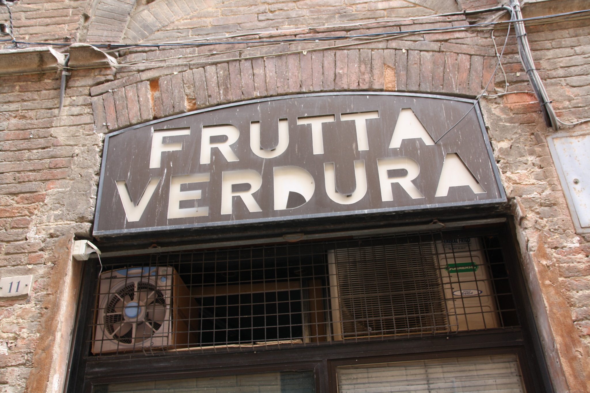 Sigma 18-250mm F3.5-6.3 DC OS HSM sample photo. Frutta. verdura. photography