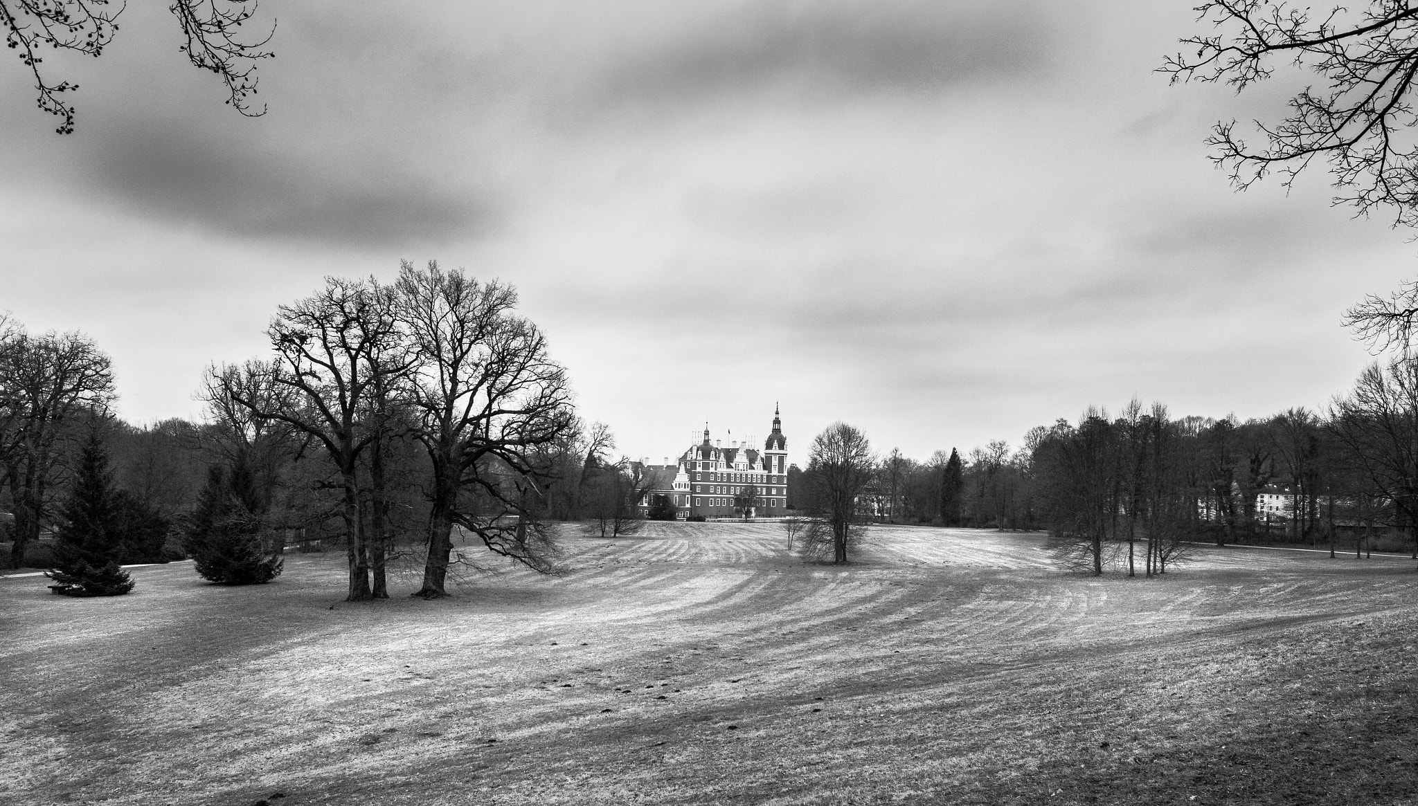 Canon EOS 700D (EOS Rebel T5i / EOS Kiss X7i) + Sigma 10-20mm F4-5.6 EX DC HSM sample photo. Landscape with castle photography