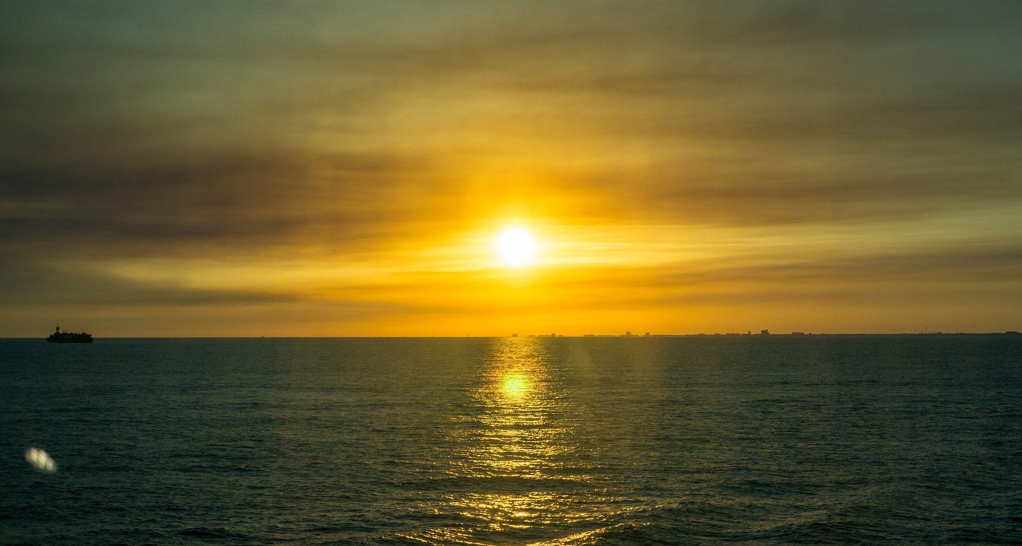 Sony Alpha NEX-5R + Sony E 18-55mm F3.5-5.6 OSS sample photo. Sunset at sea photography
