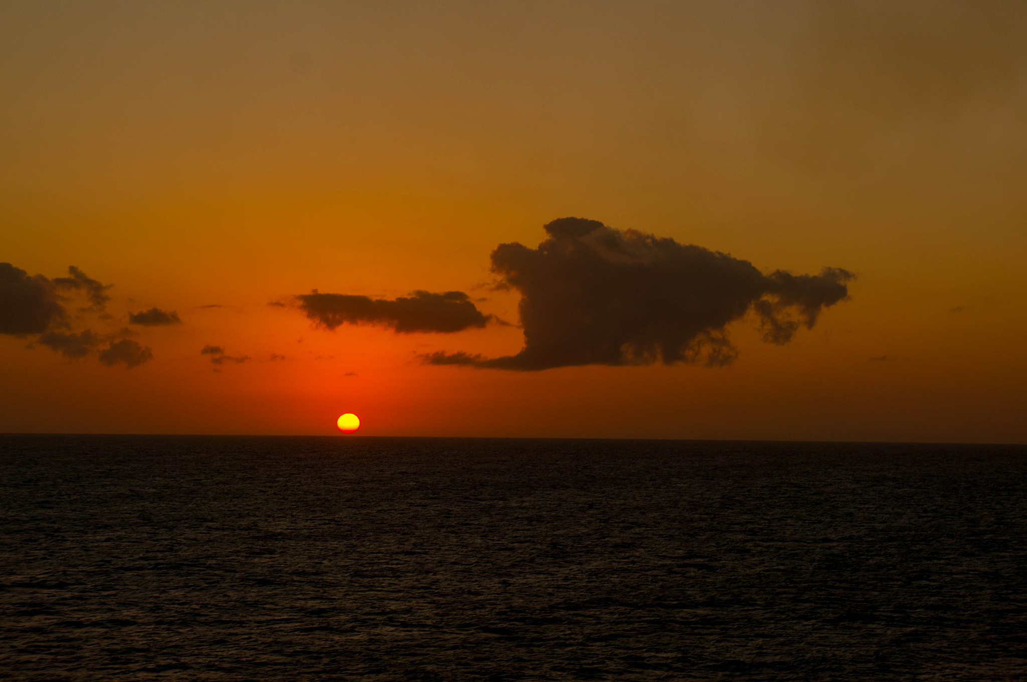 Sony Alpha NEX-5R + Sony E 18-55mm F3.5-5.6 OSS sample photo. Sunrise at sea photography