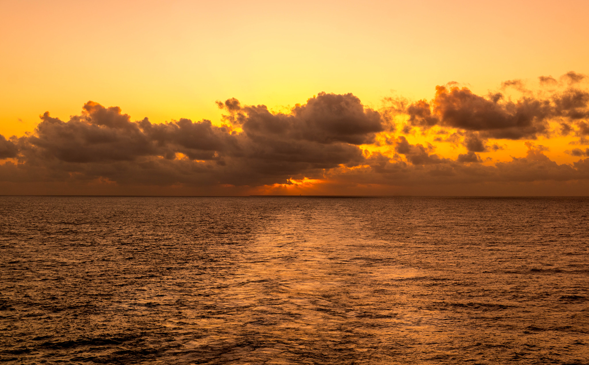 Sony Alpha NEX-5R + Sony E 18-55mm F3.5-5.6 OSS sample photo. Panorama - sunrise at sea photography