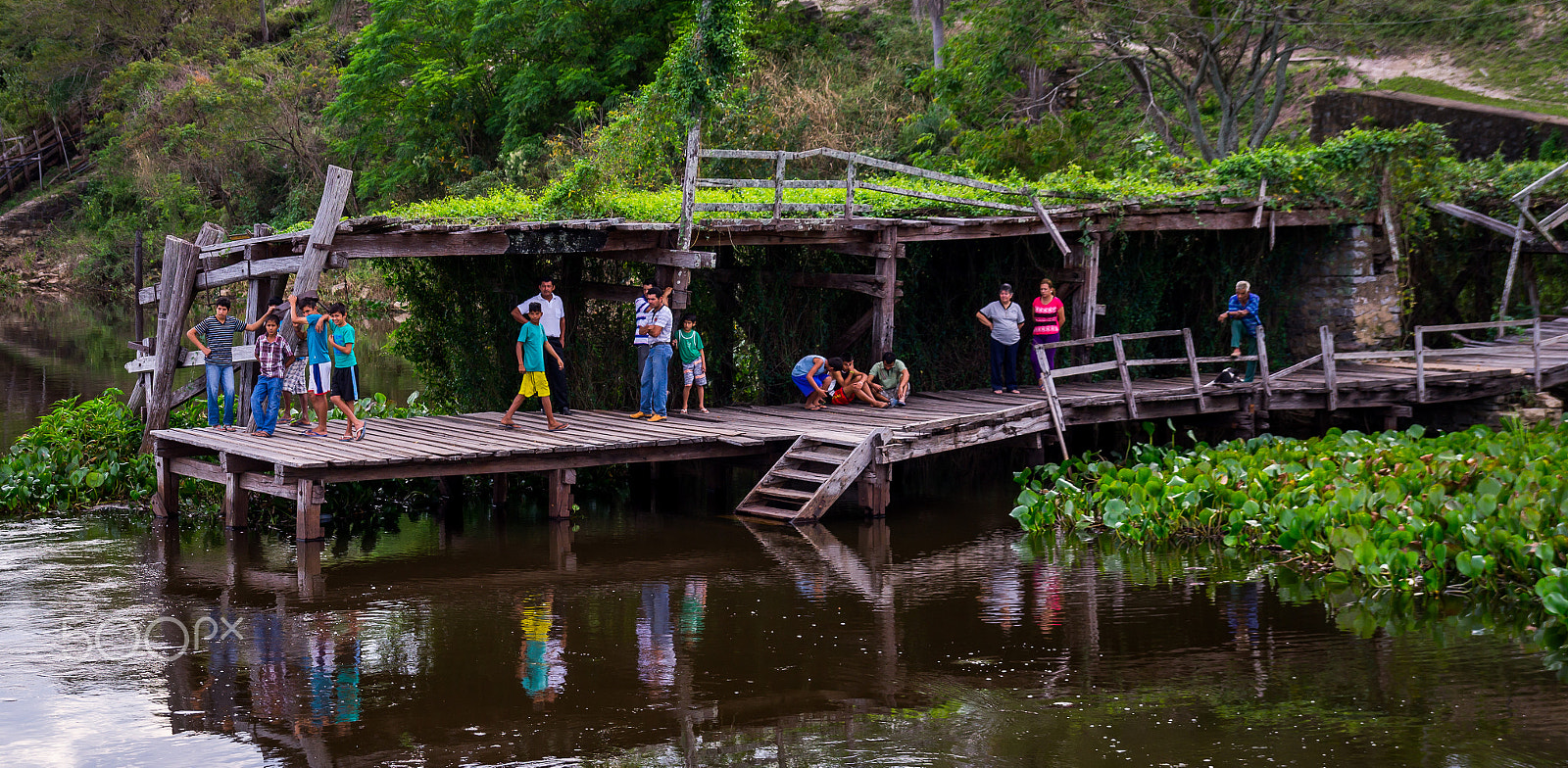 Sony DT 18-135mm F3.5-5.6 SAM sample photo. People on jetty welcoming the aquidaban ship at rio paraguay photography